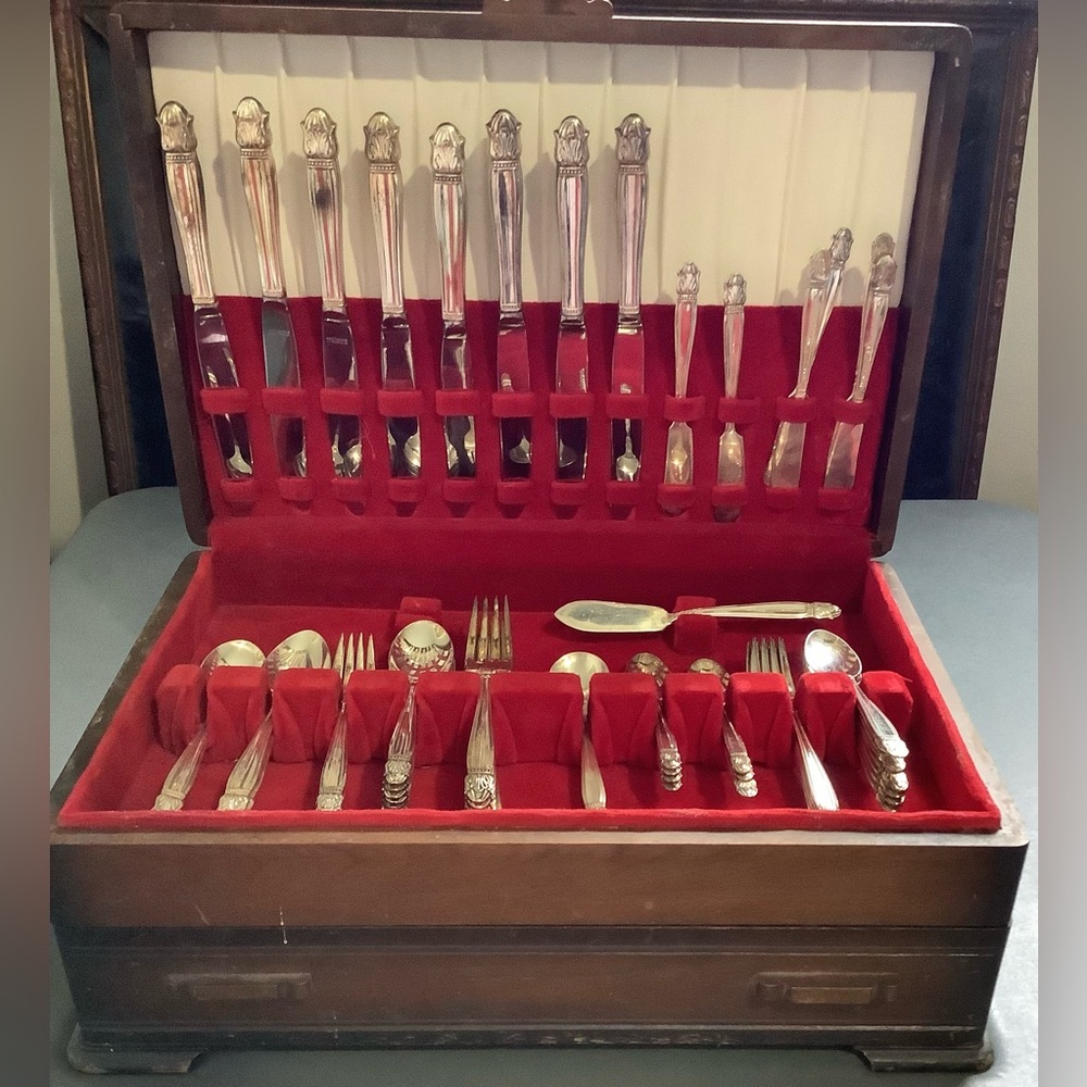 Silver Plated Cutlery Set Holmes & Edwards Dutch Princess with Wooden Case